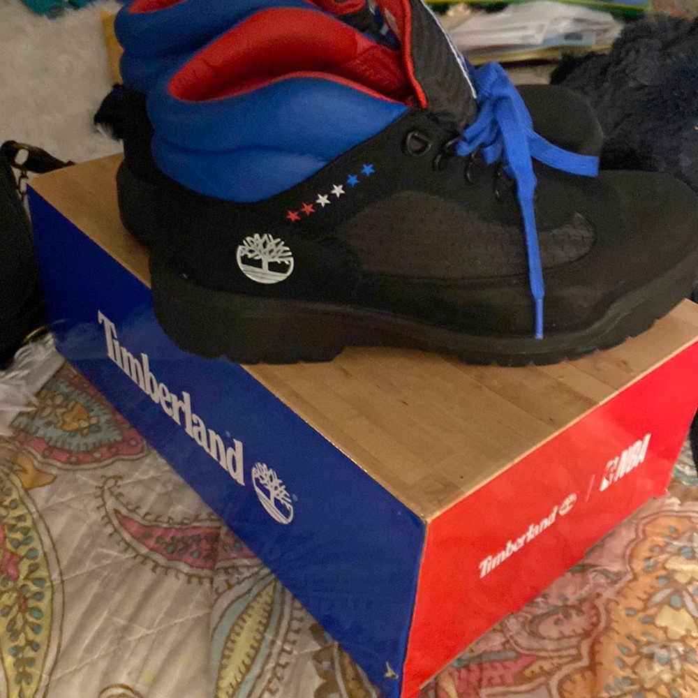 Excellent Condition in Box (worn 2x) Mens 8.5 Timberland x NBA 76ers Collab